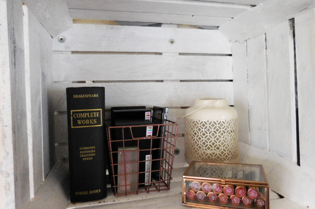 Wandregal aus Obstkisten